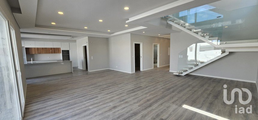 House T4 in Azeitão (São Lourenço e São Simão) of 243 m²