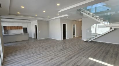 House T4 in Azeitão (São Lourenço e São Simão) of 243 m²