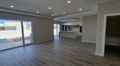 House T4 in Azeitão (São Lourenço e São Simão) of 243 m²