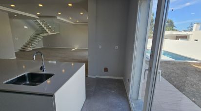 House T4 in Azeitão (São Lourenço e São Simão) of 243 m²