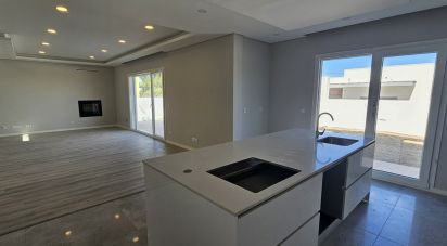 House T4 in Azeitão (São Lourenço e São Simão) of 243 m²