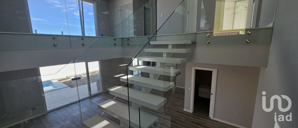 House T4 in Azeitão (São Lourenço e São Simão) of 243 m²