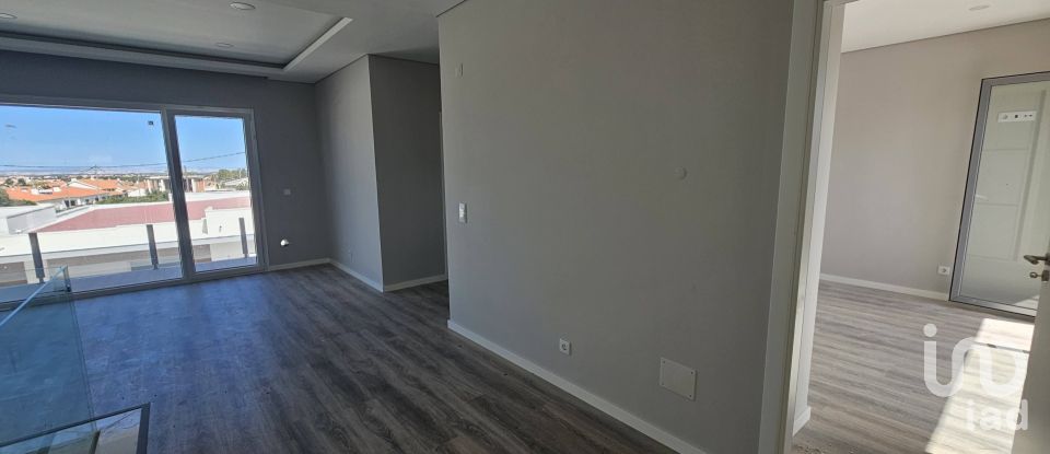 House T4 in Azeitão (São Lourenço e São Simão) of 243 m²