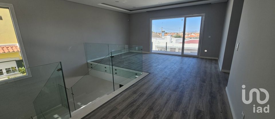 House T4 in Azeitão (São Lourenço e São Simão) of 243 m²
