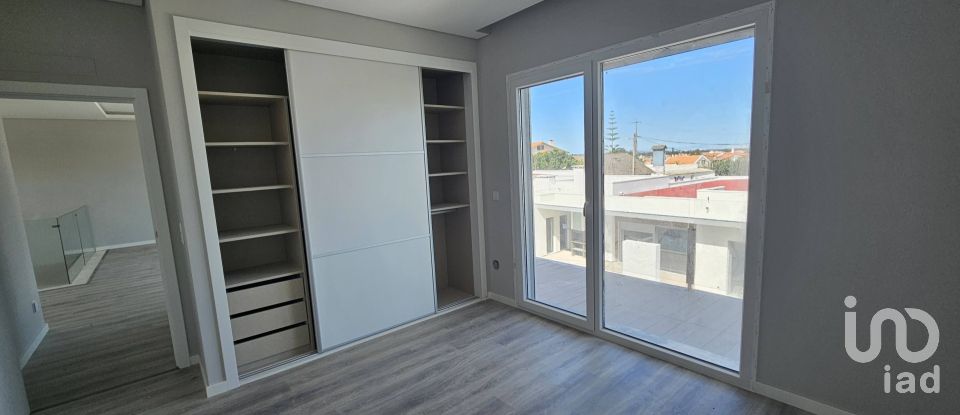 House T4 in Azeitão (São Lourenço e São Simão) of 243 m²