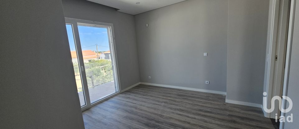 House T4 in Azeitão (São Lourenço e São Simão) of 243 m²