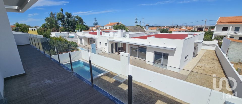 House T4 in Azeitão (São Lourenço e São Simão) of 243 m²