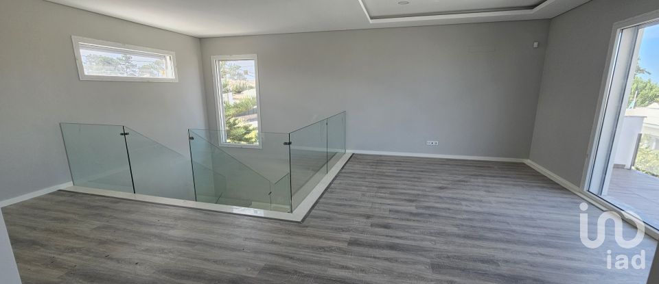 House T4 in Azeitão (São Lourenço e São Simão) of 243 m²