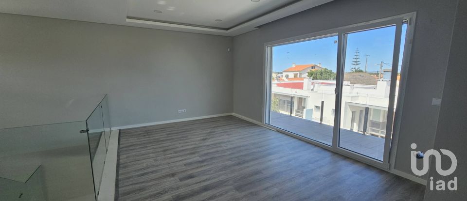 House T4 in Azeitão (São Lourenço e São Simão) of 243 m²