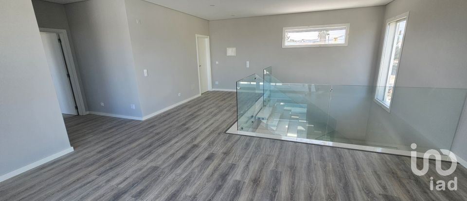 House T4 in Azeitão (São Lourenço e São Simão) of 243 m²