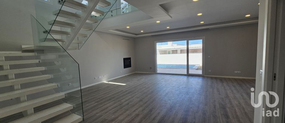 House T4 in Azeitão (São Lourenço e São Simão) of 243 m²