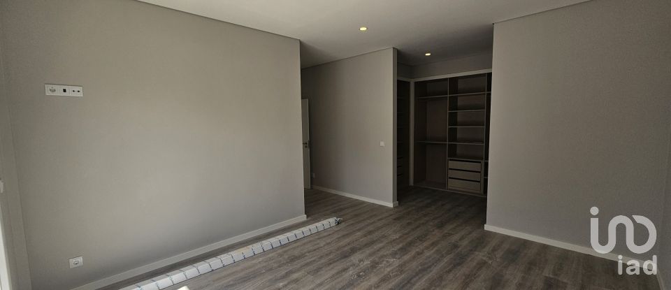 House T4 in Azeitão (São Lourenço e São Simão) of 243 m²