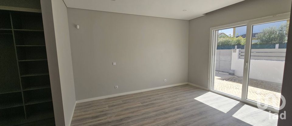 House T4 in Azeitão (São Lourenço e São Simão) of 243 m²