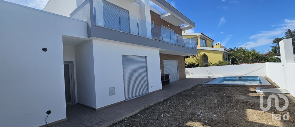 House T4 in Azeitão (São Lourenço e São Simão) of 243 m²