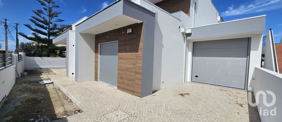 House T4 in Azeitão (São Lourenço e São Simão) of 243 m²