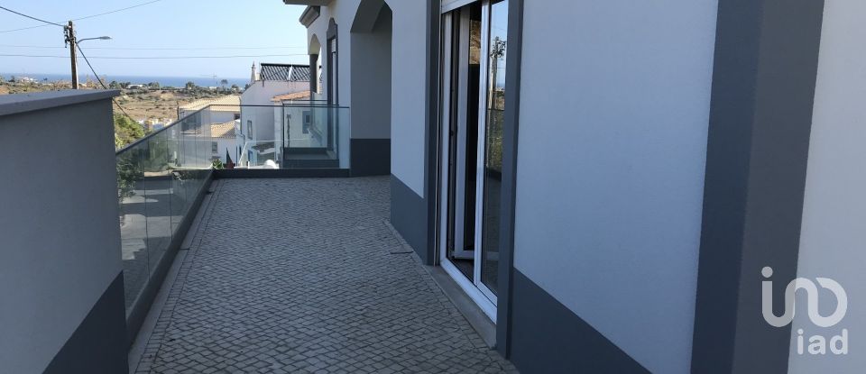 Moradia T3 em Albufeira e Olhos de Água de 369 m²
