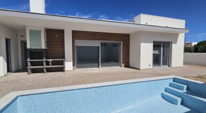 House/villa T4 in Azeitão (São Lourenço e São Simão) of 200 m²