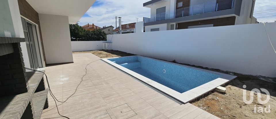 Maison T4 à Azeitão (São Lourenço e São Simão) de 200 m²