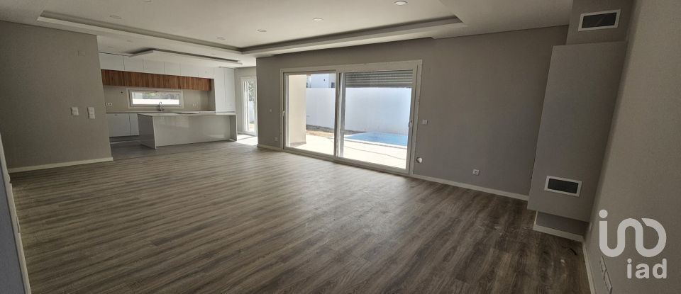 Casa / moradia T4 em Azeitão (São Lourenço e São Simão) de 200 m²