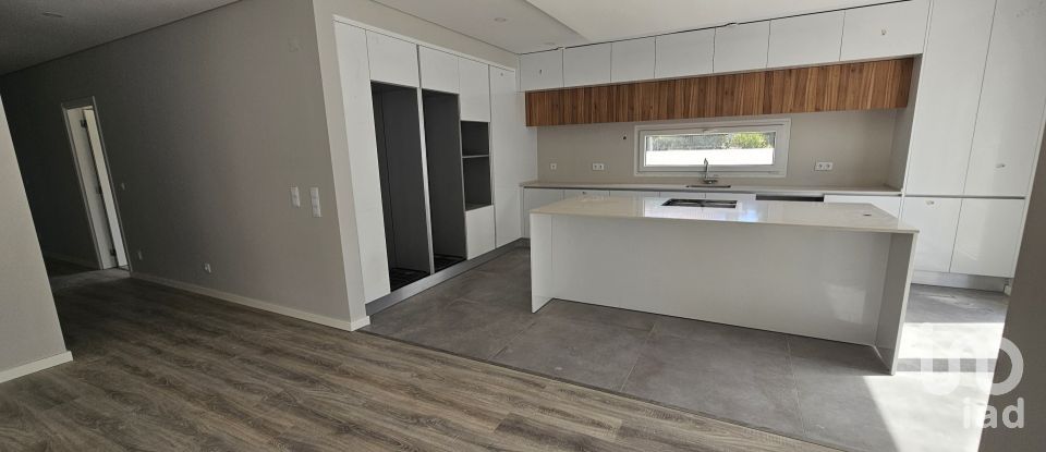 Casa / moradia T4 em Azeitão (São Lourenço e São Simão) de 200 m²