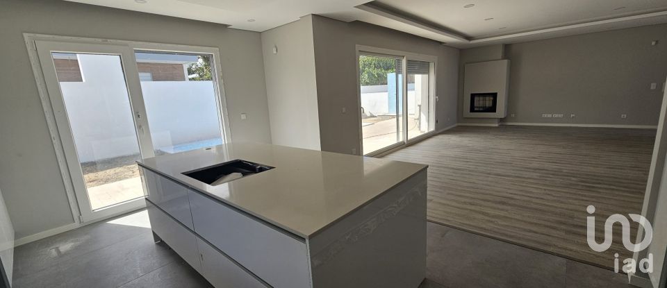 Casa / moradia T4 em Azeitão (São Lourenço e São Simão) de 200 m²