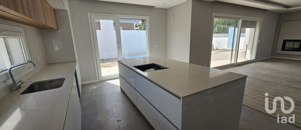 Casa / moradia T4 em Azeitão (São Lourenço e São Simão) de 200 m²