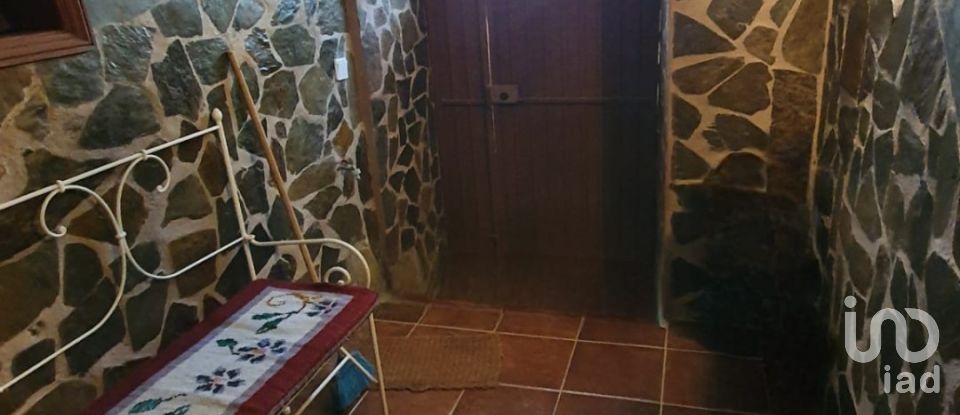 Maison de village T3 à Açoreira de 98 m²