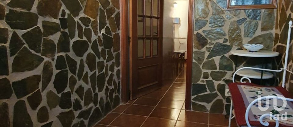 Maison de village T3 à Açoreira de 98 m²