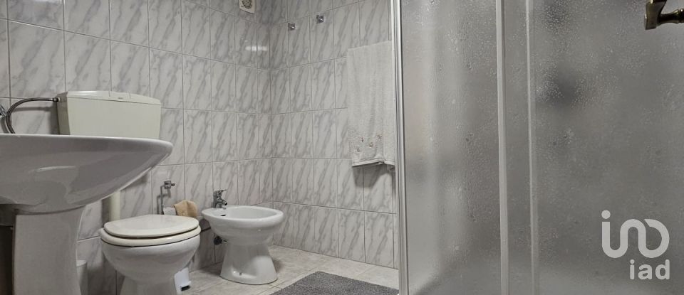 Maison de village T3 à Açoreira de 98 m²