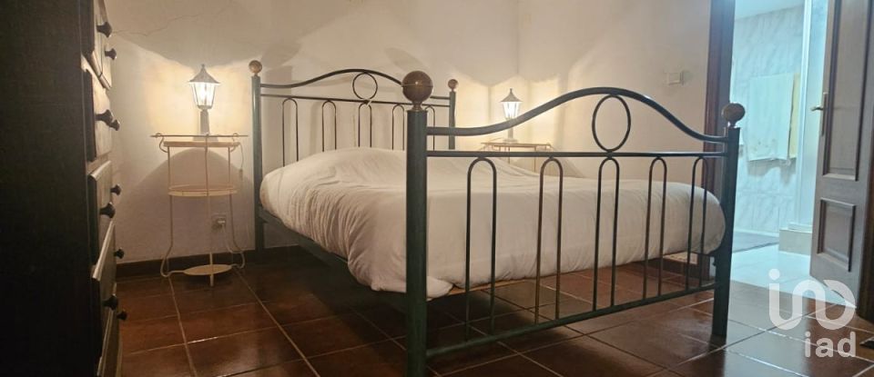 Maison de village T3 à Açoreira de 98 m²