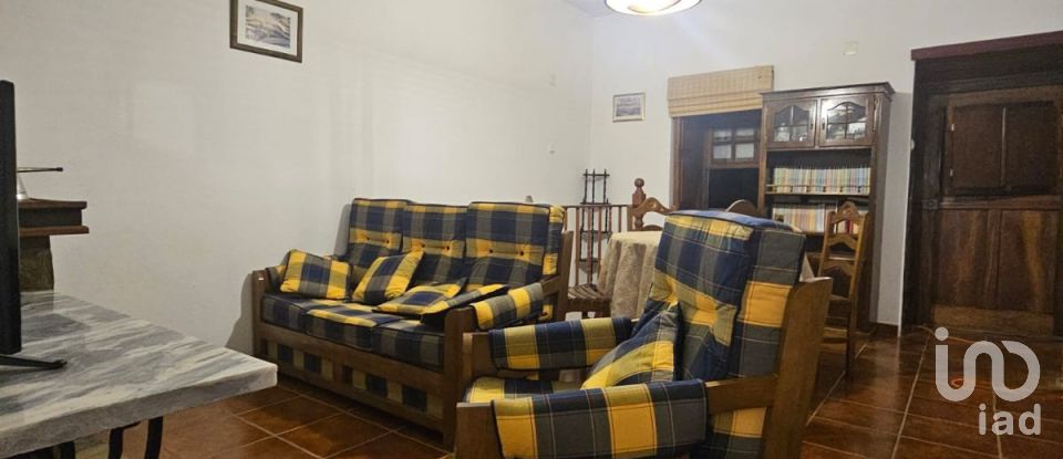 Maison de village T3 à Açoreira de 98 m²