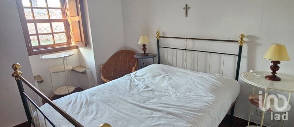 Maison de village T3 à Açoreira de 98 m²