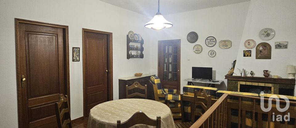 Maison de village T3 à Açoreira de 98 m²