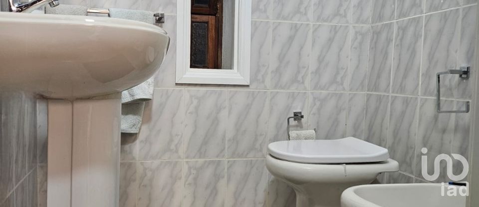 Maison de village T3 à Açoreira de 98 m²