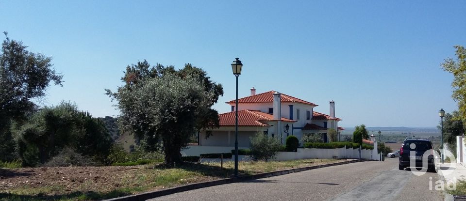 Terrain à Chamusca e Pinheiro Grande de 712 m²