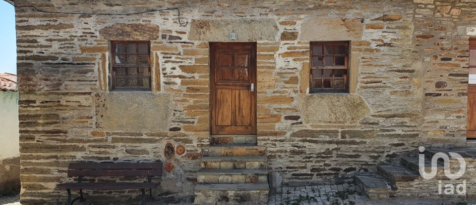 Maison de village T3 à Açoreira de 98 m²