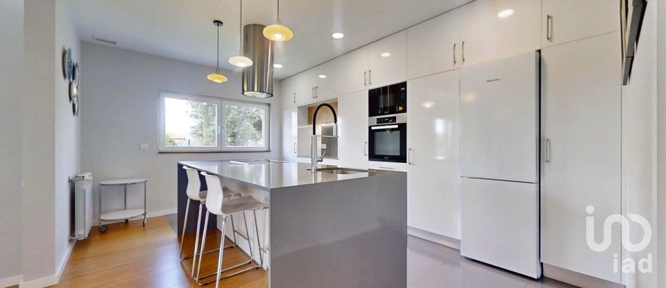 Maison T4 à Vilaça e Fradelos de 394 m²