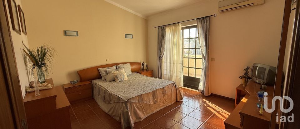 Moradia T3 em Alcantarilha e Pêra de 186 m²