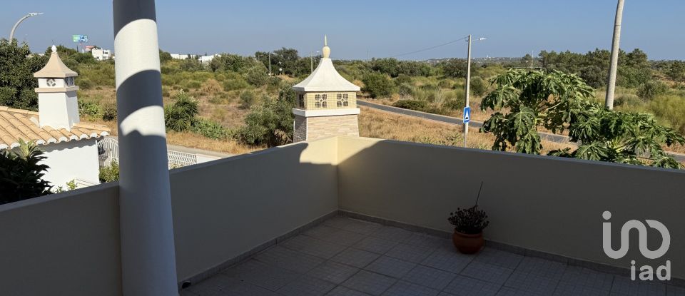 Moradia T3 em Alcantarilha e Pêra de 186 m²