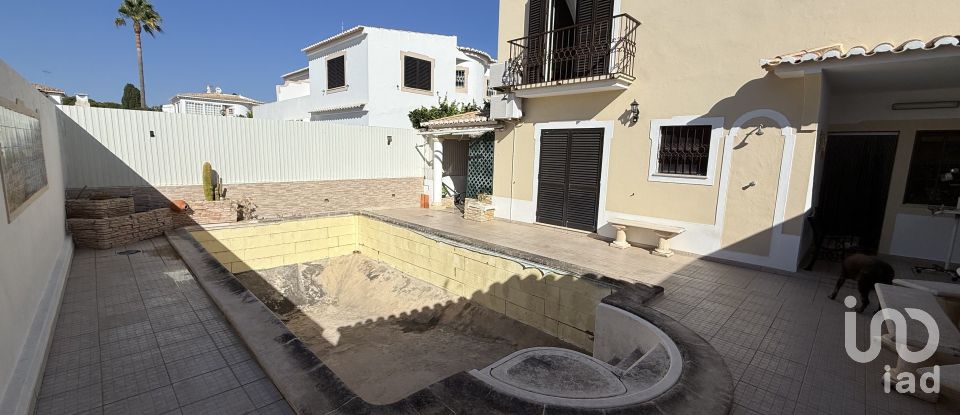 Moradia T3 em Alcantarilha e Pêra de 186 m²