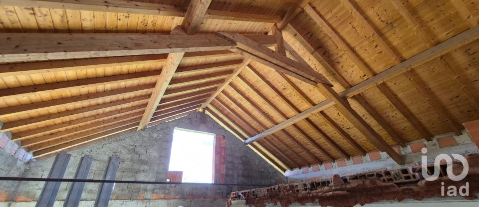 Moradia T3 em Alvados e Alcaria de 76 m²