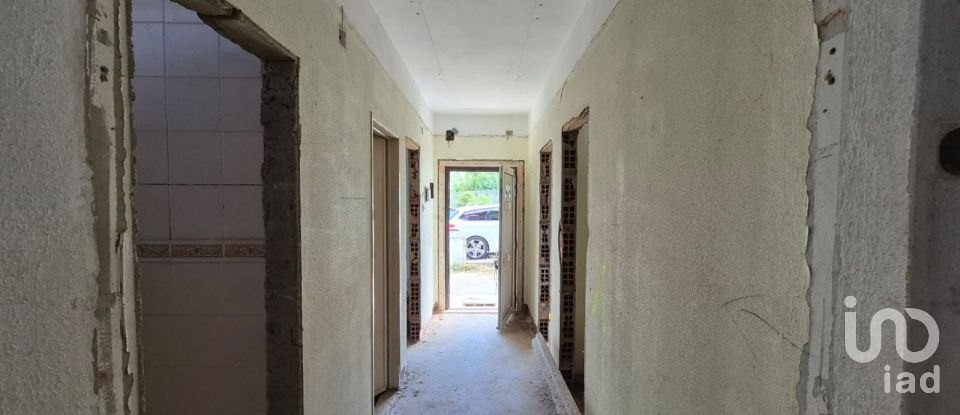 Moradia T3 em Alvados e Alcaria de 76 m²