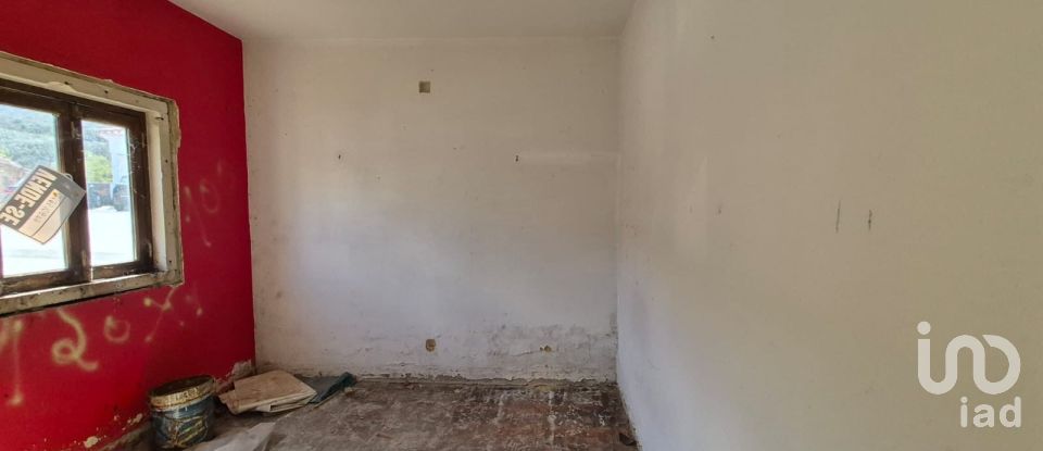 Moradia T3 em Alvados e Alcaria de 76 m²