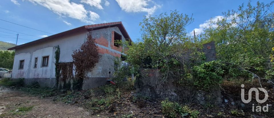 Moradia T3 em Alvados e Alcaria de 76 m²