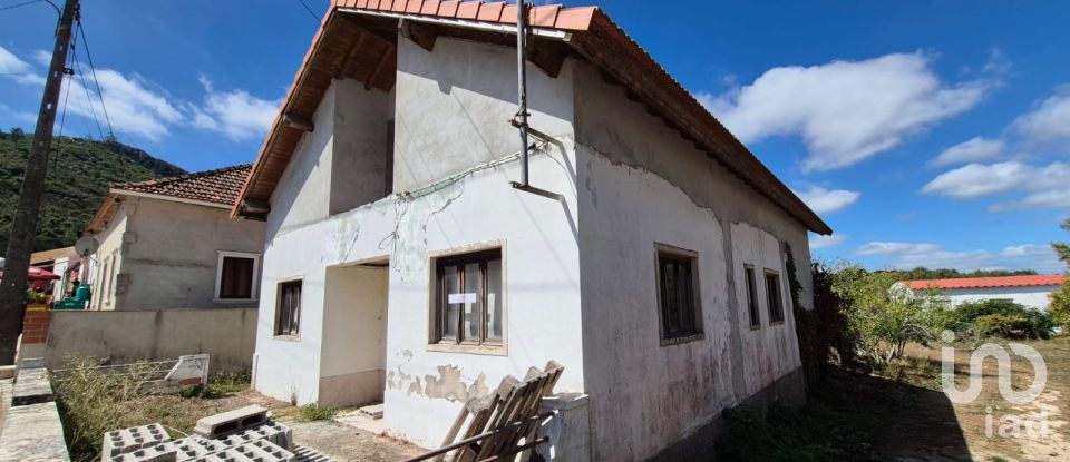 Moradia T3 em Alvados e Alcaria de 76 m²