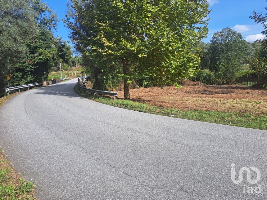 Terreno em Dossãos de 1 740 m²
