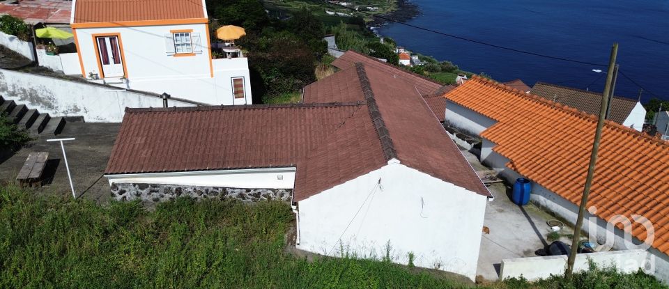 Moradia T1 em Ribeiras de 85 m²