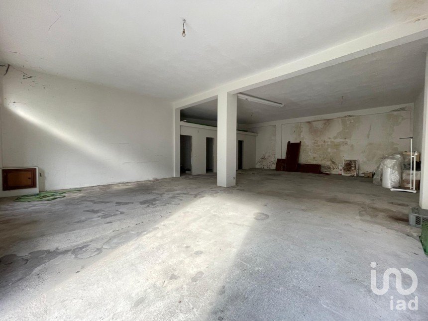 Parking/garage/box à Barcelos, Vila Boa e Vila Frescainha (São Martinho e São Pedro) de 118 m²