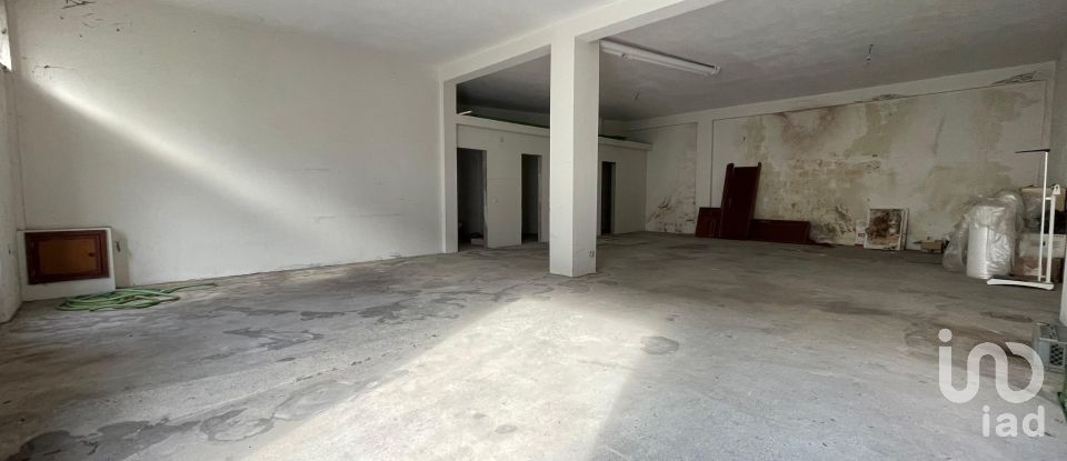 Parking/garage/box à Barcelos, Vila Boa e Vila Frescainha (São Martinho e São Pedro) de 118 m²