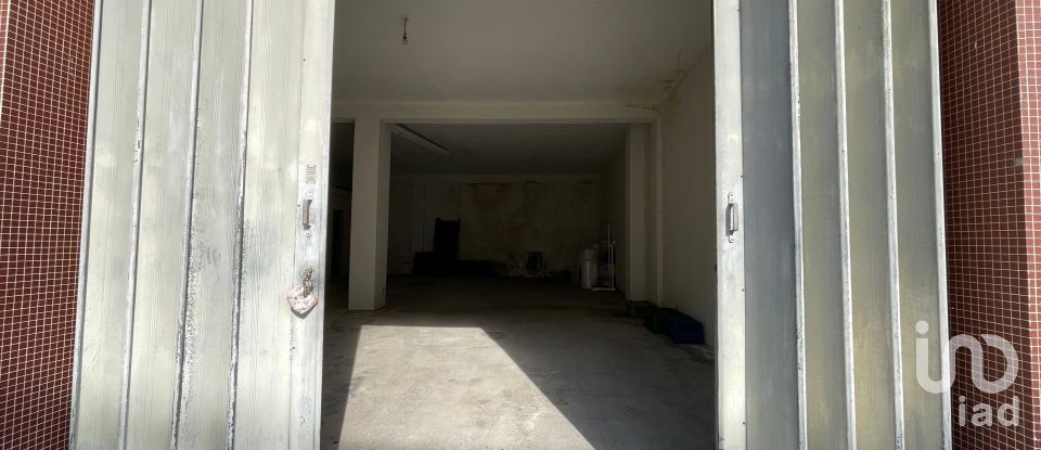 Parking/garage/box à Barcelos, Vila Boa e Vila Frescainha (São Martinho e São Pedro) de 118 m²